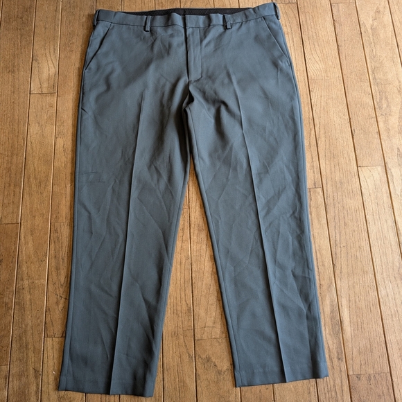 Men's Van Heusen Classic Charcoal Men's Dress Pants Size 42x30 - Picture 1 of 4